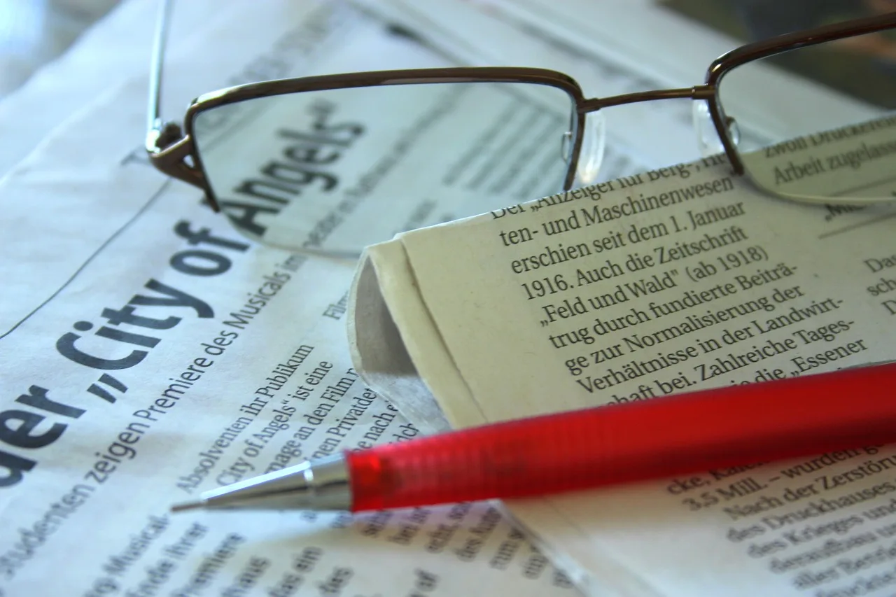 news, business, newspaper, theater, los angeles, glasses, pen, reading, morning, article, writer, journalism, editor, magazine, newspaper, article, article, article, article, article, writer, editor, editor. Types of criticism compared: review, close reading, cultural essay and reportage